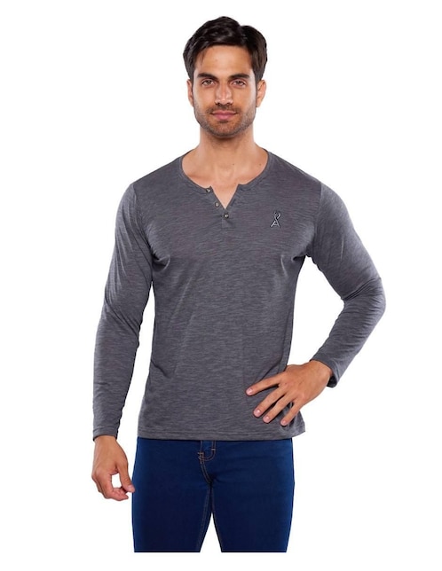 Playera urban cuello henley para hombre 1