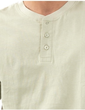 Playera Quarry cuello henley para hombre