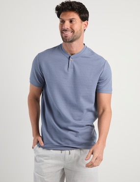 Playera JBE cuello henley para hombre