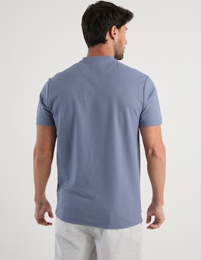 Playera JBE cuello henley para hombre