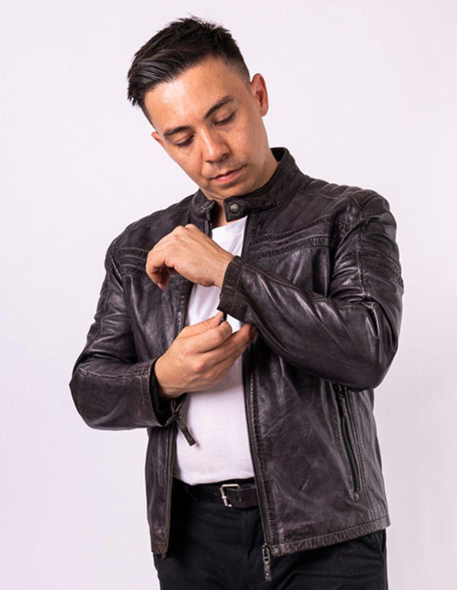 Chamarra casual de piel con cortes para hombre