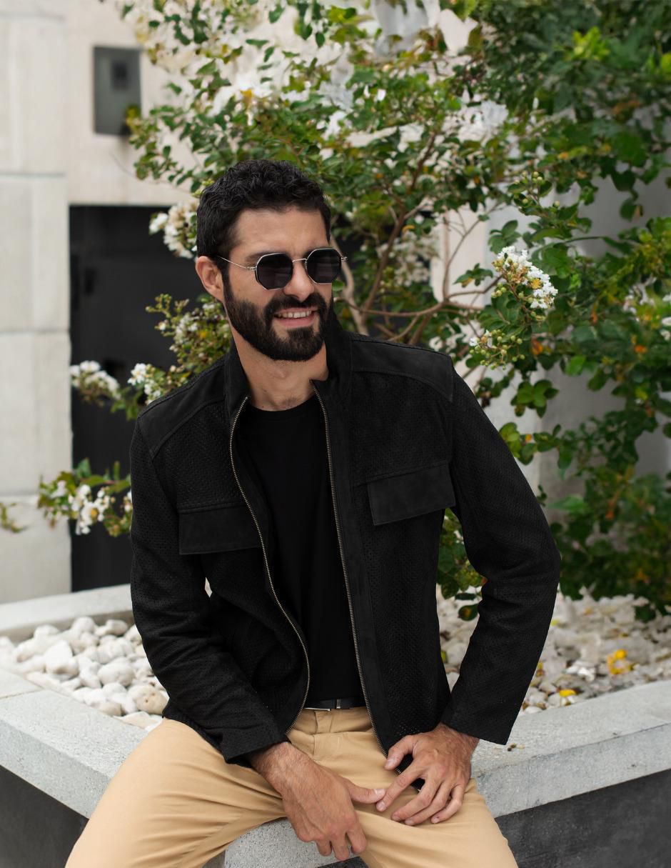 Chamarra casual de piel con cortes para hombre 6