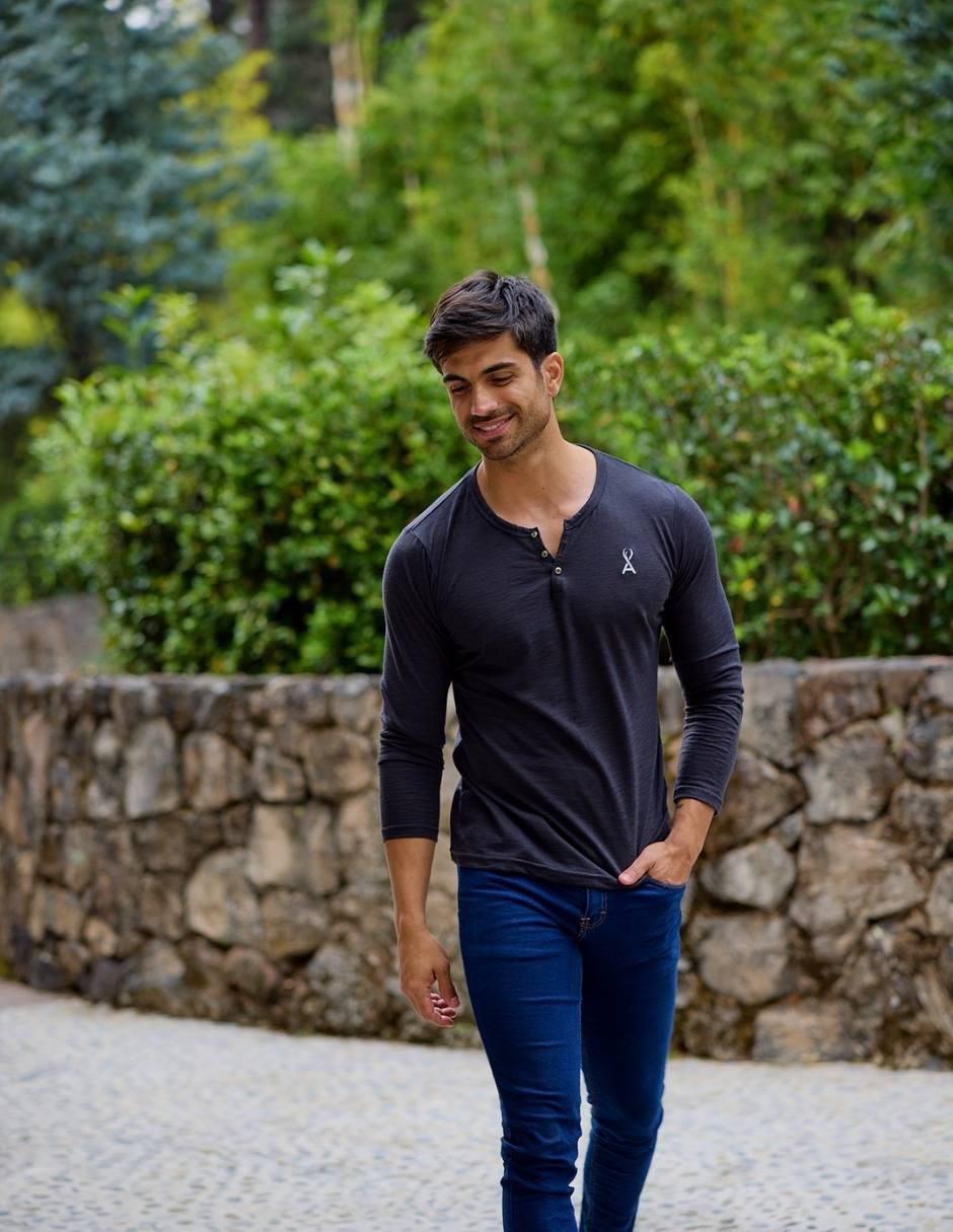 Playera Urban cuello henley para hombre 6