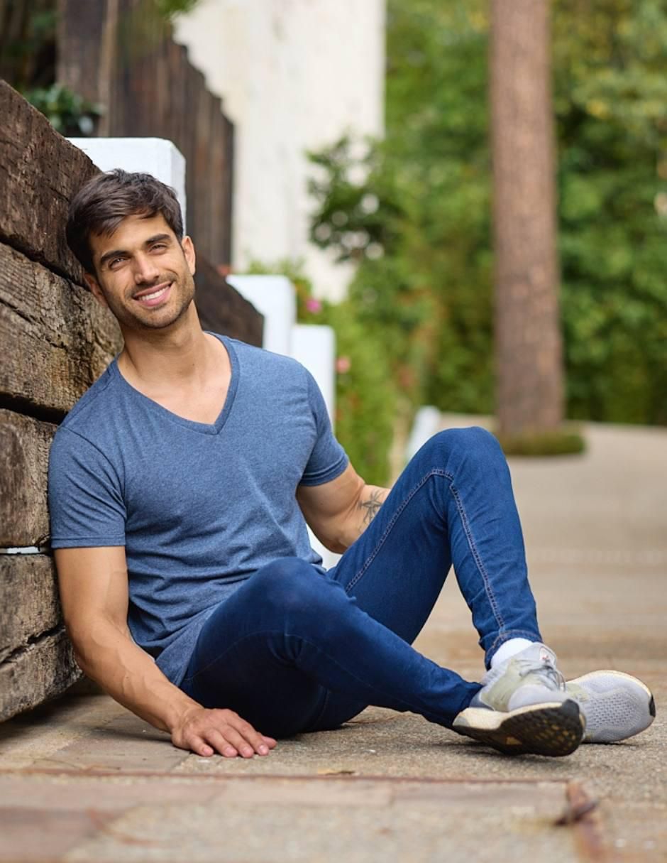 Playera cuello v para hombre 6