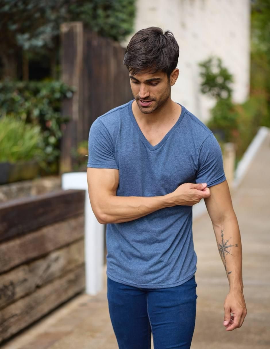 Playera cuello v para hombre 8