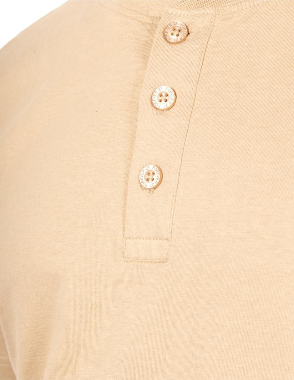 Playera basic cuello henley para hombre 7