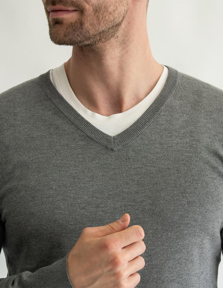 Suéter cuello V para hombre 4