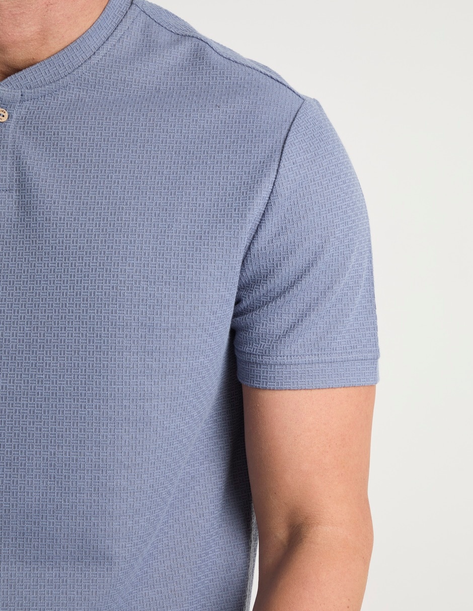 Playera cuello henley para hombre 5