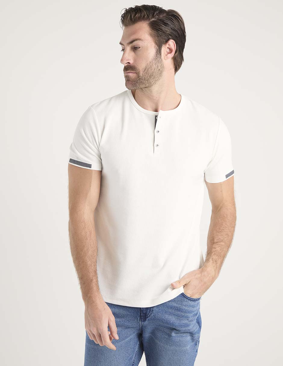 Playera cuello henley para hombre