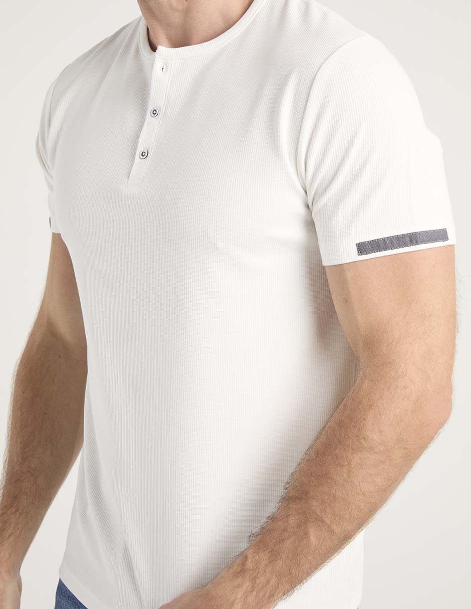 Playera cuello henley para hombre 5