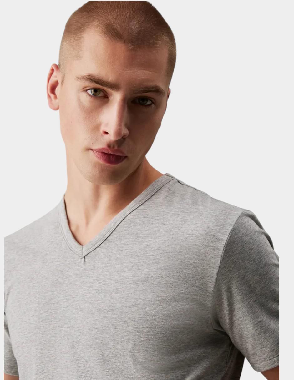 Set camiseta cuello V para hombre 3