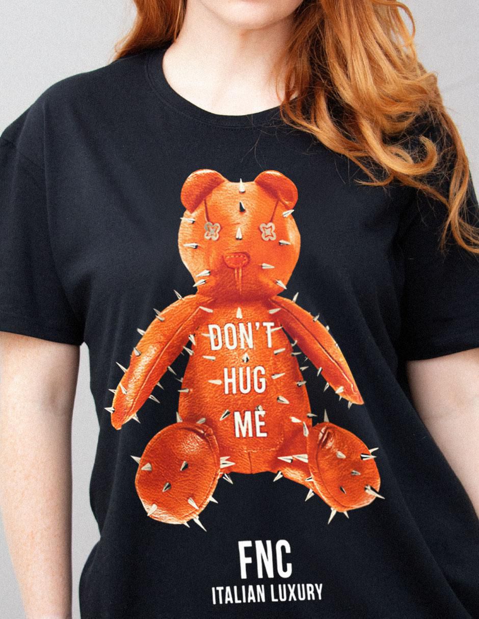 Playera Don't Hug Me cuello redondo para hombre 3